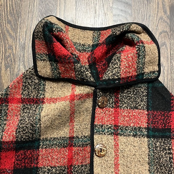 Fall poncho with buttons - Picture 3 of 3